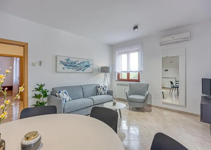 Lori 3* Ρόβινι