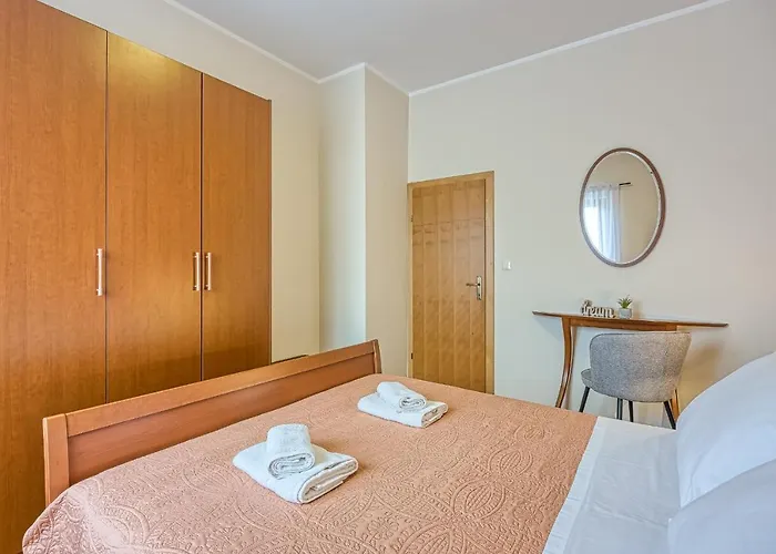 Lori Πανσιόν 3*