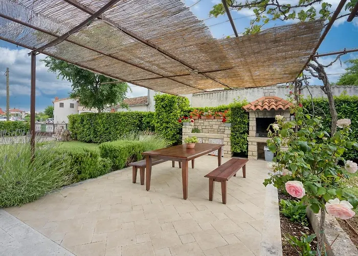 Πανσιόν Lori Ρόβινι