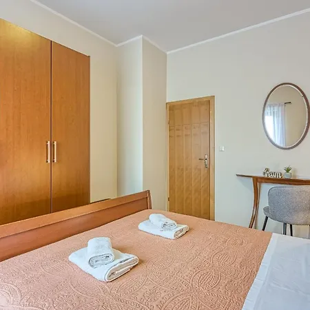 Lori Guest house *