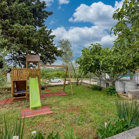 Gostinjska kuća Lori 3*