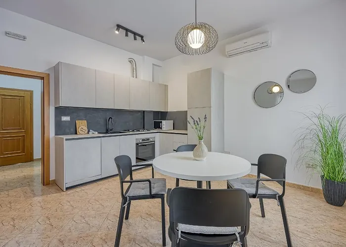 Lori Gostinjska kuća 3*